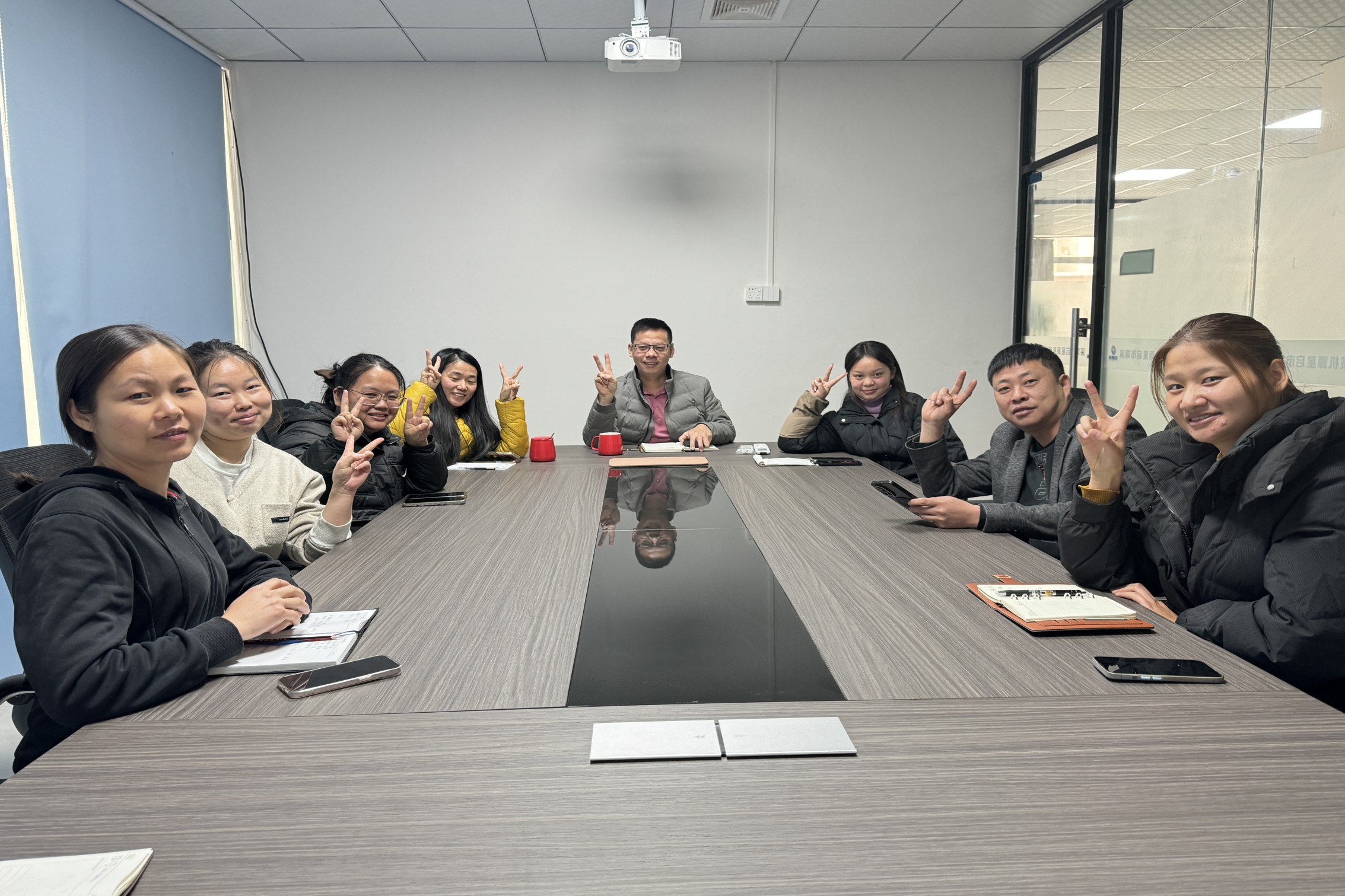 शेन्ज़ेन Qixingyuan कंपनी ने 2024 वार्षिक सारांश बैठक आयोजित की है, जो नए साल के लक्ष्यों के लिए तत्पर हैं
